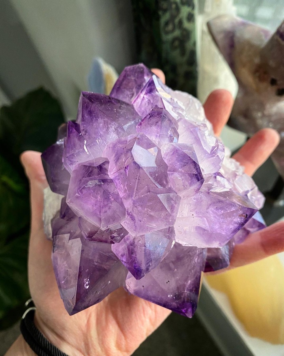 Crown Chakra Healing Crystals: Find Out Which Works For You